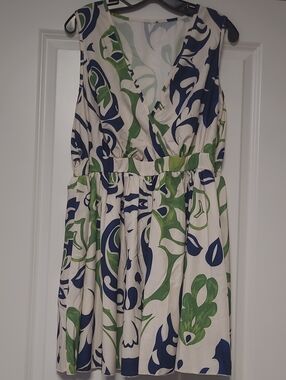 Sleeveless V-Neck Floral Print Dress in White, Blue & Green